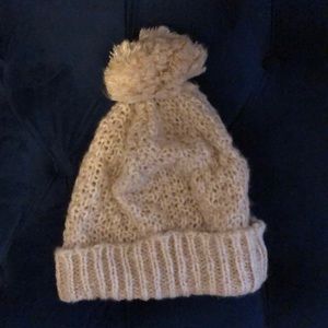 Winter Pom Pom Beanie in Cream